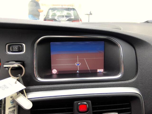 Volvo V40 1.5 T3 Polar+ Sport | Trekhaak | DAB | Harman/Kardon | Keyless entry/start | Panoramadak | Regensensor | stoelverwarming | Parkeercamera | Parkeersensoren V+A |