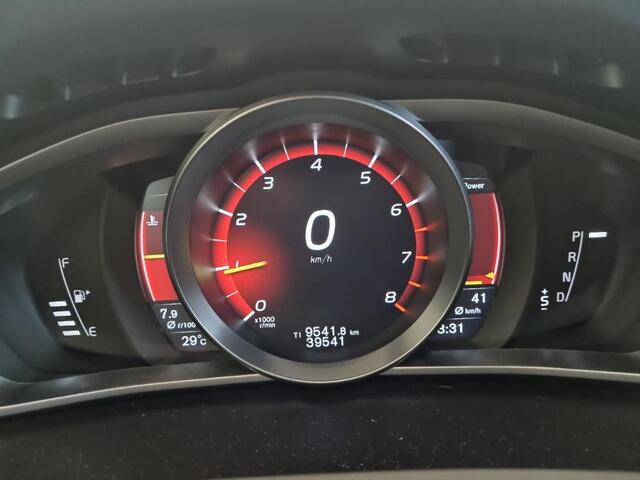 Volvo V40 1.5 T3 Polar+ Sport | Elektrisch Verwarmbare voorruit| DAB | Harman/Kardon | Keyless entry/start | Panoramadak | Regensensor | stoelverwarming | Parkeercamera | Parkeersensoren V+A |