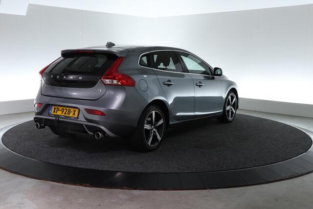 Volvo V40 1.5 T3 Polar+ Sport R-Design | TREKHAAK | PANO-DAK |