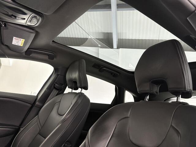 Volvo V40 1.5 T3 Polar+ Sport R-Design | TREKHAAK | PANO-DAK |