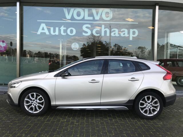 Volvo V40 CROSS COUNTRY 2.0 D3 Nordic+ Automaat | Rijklaar incl garantie | Standkachel Trekhaak Verwarmbaar voorruit