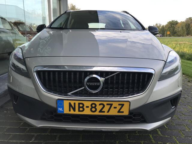 Volvo V40 CROSS COUNTRY 2.0 D3 Nordic+ Automaat | Rijklaar incl garantie | Standkachel Trekhaak Verwarmbaar voorruit