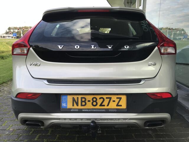 Volvo V40 CROSS COUNTRY 2.0 D3 Nordic+ Automaat | Rijklaar incl garantie | Standkachel Trekhaak Verwarmbaar voorruit