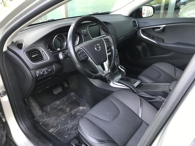 Volvo V40 CROSS COUNTRY 2.0 D3 Nordic+ Automaat | Rijklaar incl garantie | Standkachel Trekhaak Verwarmbaar voorruit