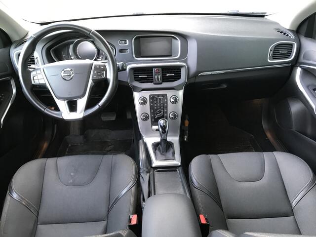 Volvo V40 CROSS COUNTRY 2.0 D3 Nordic+ Automaat | Rijklaar incl garantie | Standkachel Trekhaak Verwarmbaar voorruit