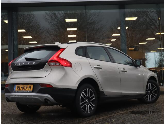 Volvo V40 CROSS COUNTRY 1.5 T3 Momentum Automaat