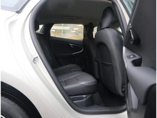 Volvo V40 CROSS COUNTRY 1.5 T3 Momentum Automaat