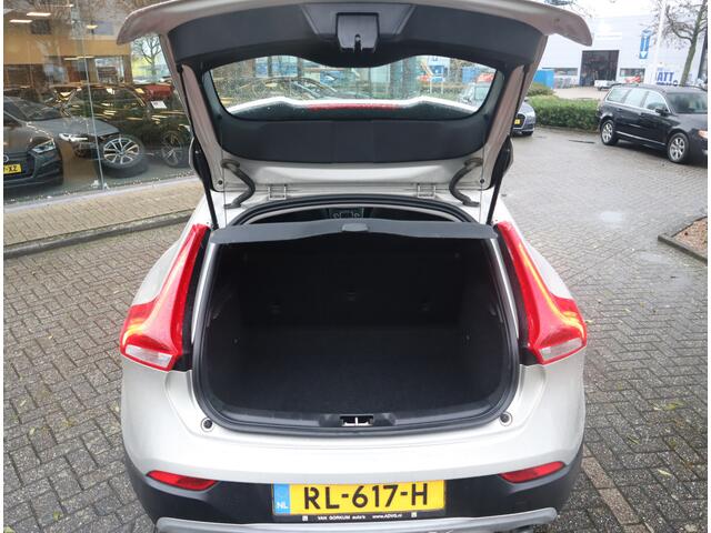 Volvo V40 CROSS COUNTRY 1.5 T3 Momentum Automaat