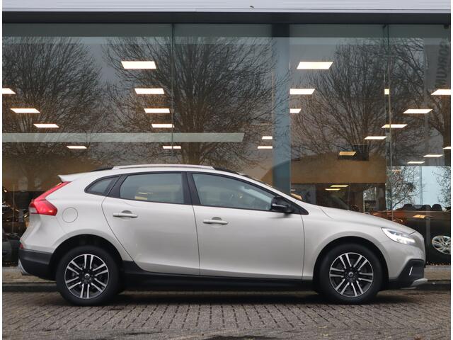 Volvo V40 CROSS COUNTRY 1.5 T3 Momentum Automaat