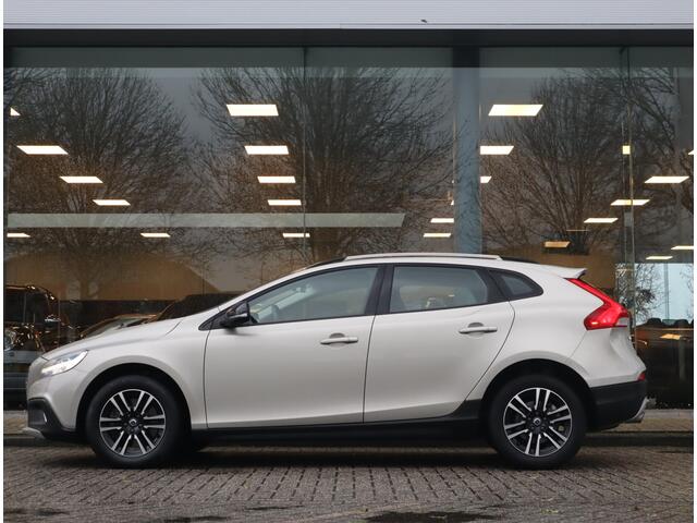 Volvo V40 CROSS COUNTRY 1.5 T3 Momentum Automaat