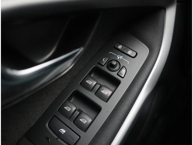 Volvo V40 CROSS COUNTRY 1.5 T3 Momentum Automaat