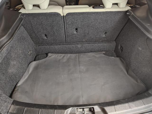 Volvo V40 CROSS COUNTRY 2.0 T3 Momentum dealer onderhouden navigatie