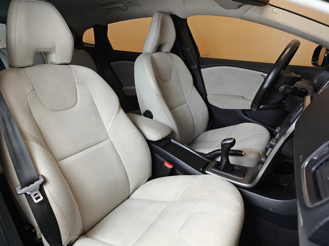Volvo V40 CROSS COUNTRY 2.0 T3 Momentum dealer onderhouden navigatie