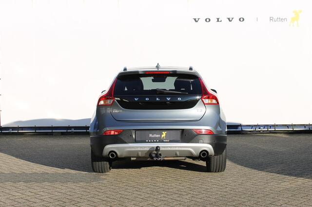 Volvo V40 CROSS COUNTRY T3 152Pk Automaat Polar+ Luxury Lederen Bekleding / Standkachel / Verwarmbare voorruit / Trekhaak / Elektrisch verstelbare bestuurdersstoel met geheugen