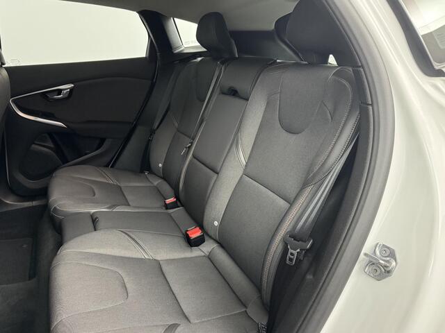 Volvo V40 CROSS COUNTRY 1.5 T3 Edition+ | Bluetooth | Navigatie