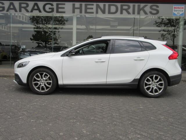 Volvo V40 CROSS COUNTRY 2.0 T3 Momentum, trekhaak,clima (occasion)