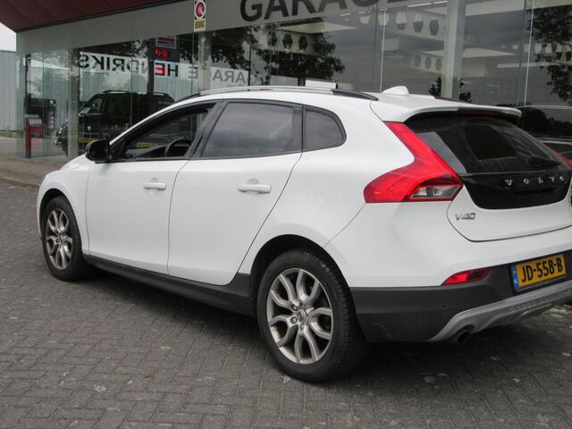 Volvo V40 CROSS COUNTRY 2.0 T3 Momentum, trekhaak,clima (occasion)