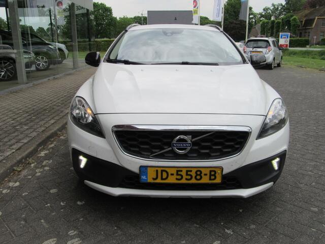 Volvo V40 CROSS COUNTRY 2.0 T3 Momentum, trekhaak,clima (occasion)
