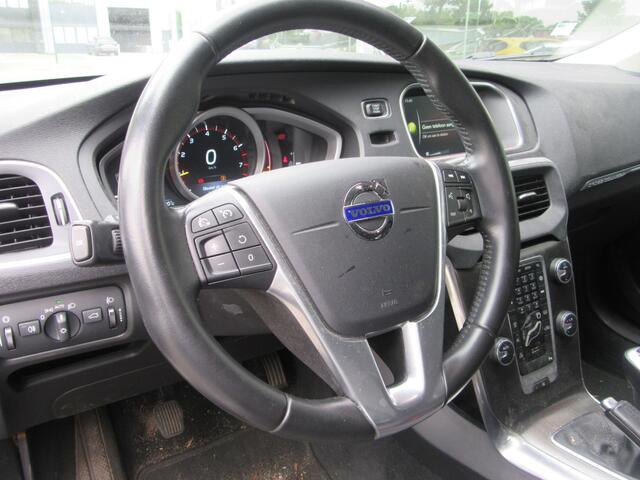 Volvo V40 CROSS COUNTRY 2.0 T3 Momentum, trekhaak,clima (occasion)