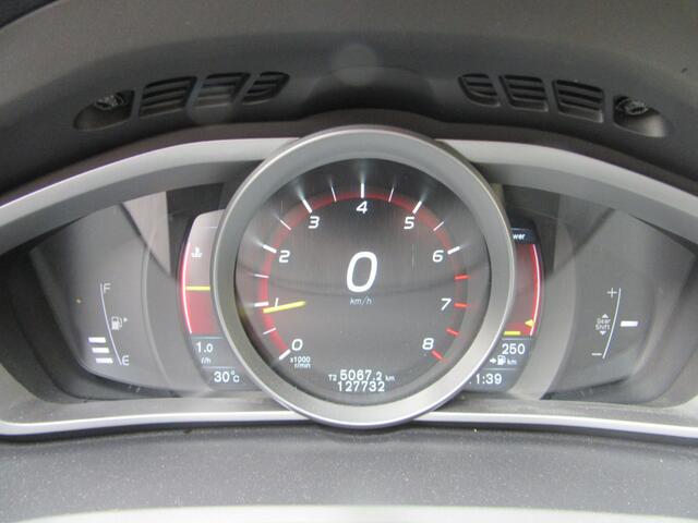 Volvo V40 CROSS COUNTRY 2.0 T3 Momentum, trekhaak,clima (occasion)