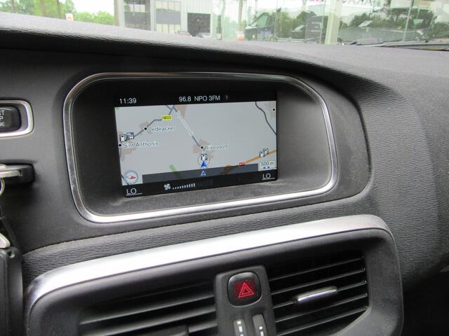 Volvo V40 CROSS COUNTRY 2.0 T3 Momentum, trekhaak,clima (occasion)