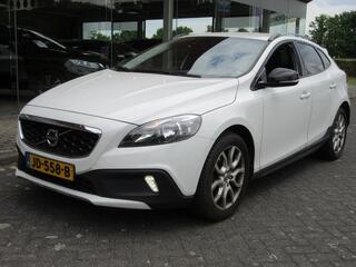 volvo-v40-cross-country-2.0-t3-mome