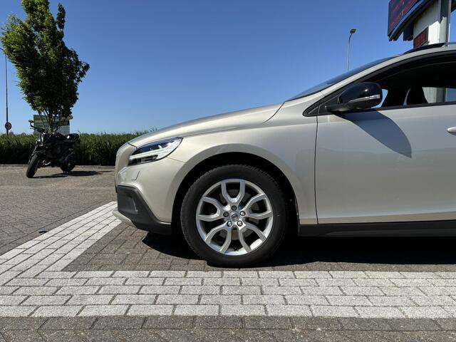 Volvo V40 CROSS COUNTRY 2.0 T3 Nordic+ | Standkachel | BLIS | Trekhaak
