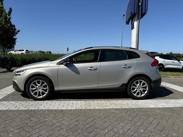 Volvo V40 CROSS COUNTRY 2.0 T3 Nordic+ | Standkachel | BLIS | Trekhaak