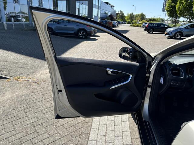Volvo V40 CROSS COUNTRY 2.0 T3 Nordic+ | Standkachel | BLIS | Trekhaak