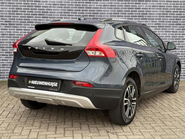 Volvo V40 CROSS COUNTRY 2.0 D2 Nordic+ | Adaptieve cruise control | BLIS | Trekhaak |verwarmde voorstoelen | Voorruit verwarming | standkachel | All Season |
