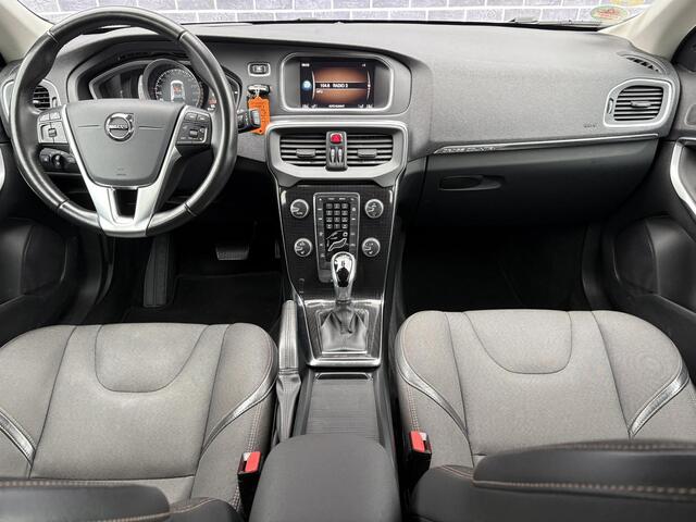 Volvo V40 CROSS COUNTRY 2.0 D2 Nordic+ | Adaptieve cruise control | BLIS | Trekhaak |verwarmde voorstoelen | Voorruit verwarming | standkachel | All Season |