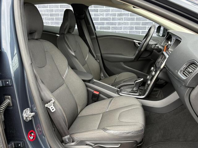 Volvo V40 CROSS COUNTRY 2.0 D2 Nordic+ | Adaptieve cruise control | BLIS | Trekhaak |verwarmde voorstoelen | Voorruit verwarming | standkachel | All Season |