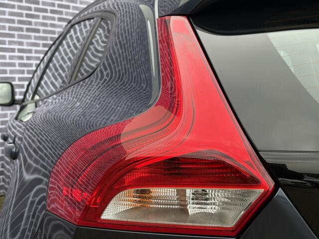 Volvo V40 CROSS COUNTRY 2.0 D2 Nordic+ | Adaptieve cruise control | BLIS | Trekhaak |verwarmde voorstoelen | Voorruit verwarming | standkachel | All Season |