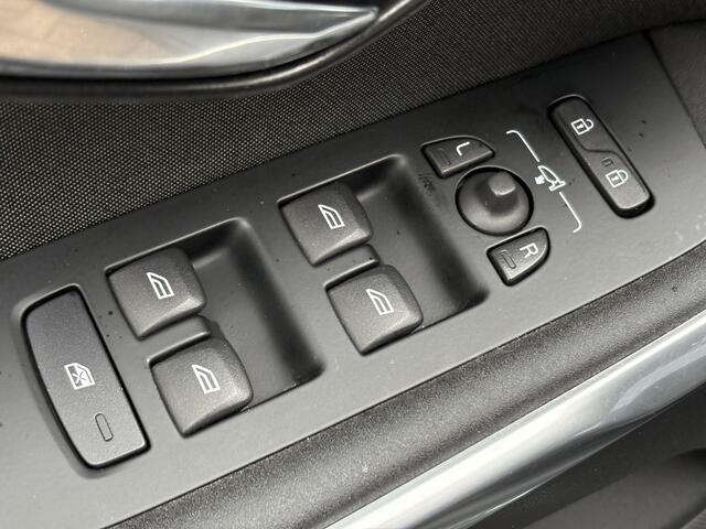 Volvo V40 CROSS COUNTRY 2.0 D2 Nordic+ | Adaptieve cruise control | BLIS | Trekhaak |verwarmde voorstoelen | Voorruit verwarming | standkachel | All Season |