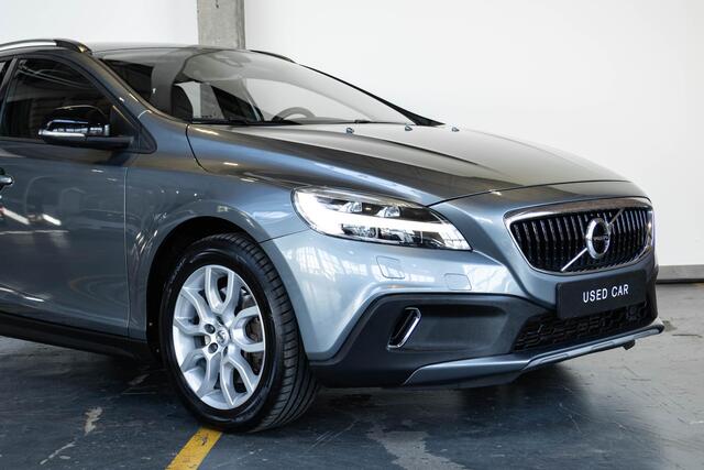 Volvo V40 CROSS COUNTRY T3 Automaat Nordic+ | Dealeronderhouden | Parkeerverwarming | Stoelverwarming | Volvo on Call | High performance audio | Parkeersensoren achter | Climate control | 17'' lichtmetalen velgen