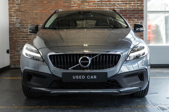 Volvo V40 CROSS COUNTRY T3 Automaat Nordic+ | Dealeronderhouden | Parkeerverwarming | Stoelverwarming | Volvo on Call | High performance audio | Parkeersensoren achter | Climate control | 17'' lichtmetalen velgen