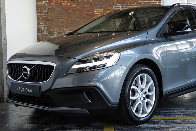 Volvo V40 CROSS COUNTRY T3 Automaat Nordic+ | Dealeronderhouden | Parkeerverwarming | Stoelverwarming | Volvo on Call | High performance audio | Parkeersensoren achter | Climate control | 17'' lichtmetalen velgen