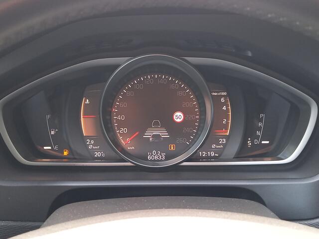 Volvo V40 CROSS COUNTRY 1.5 T3 Polar+ Luxury | Navigatie | Comfort stoelen leder | Camera | Panorama dak |