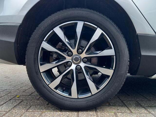 Volvo V40 CROSS COUNTRY 1.5 T3 Polar+ Luxury | Navigatie | Comfort stoelen leder | Camera | Panorama dak |