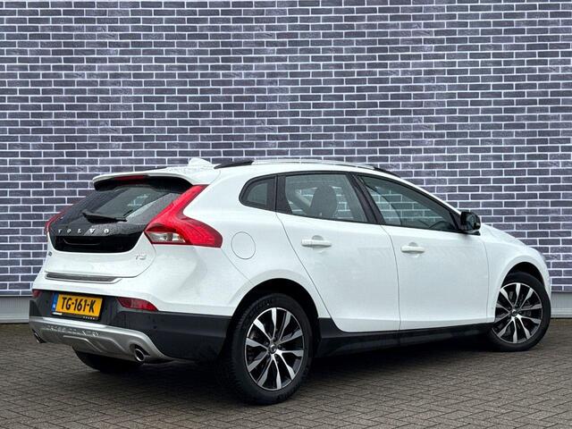 Volvo V40 CROSS COUNTRY 1.5 T3 Dynamic Edition | Trekhaak | Stoelverwarming | Cruise Control | Climate Control | Parkeersensoren | Dealeronderhouden |