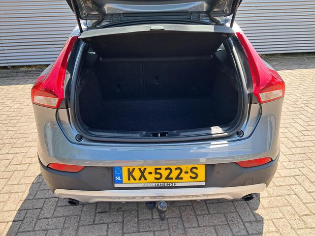 Volvo V40 CROSS COUNTRY 2.0 T3 Momentum | Clima | Cruise | Camera | Navigatie | Trekhaak | LM Velgen | Ndl auto | RIJKLAARPRIJS INCL 12 MAANDEN GARANTIE EN BEURT