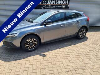 volvo-v40-cross-country-2.0-t3-mome