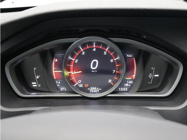 Volvo V40 CROSS COUNTRY 2.0 T3 Nordic+ / Trekhaak / Standkachel / Stoel+voorruitverwarming