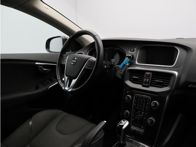 Volvo V40 CROSS COUNTRY 2.0 T3 Nordic+ / Trekhaak / Standkachel / Stoel+voorruitverwarming