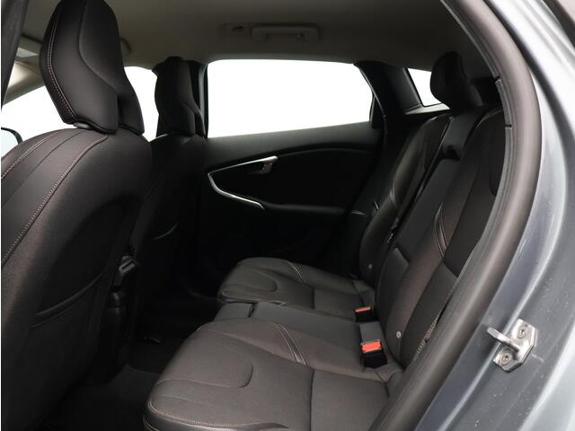 Volvo V40 CROSS COUNTRY 2.0 T3 Nordic+ / Trekhaak / Standkachel / Stoel+voorruitverwarming