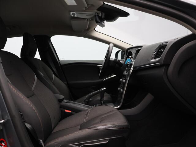 Volvo V40 CROSS COUNTRY 2.0 T3 Nordic+ / Trekhaak / Standkachel / Stoel+voorruitverwarming