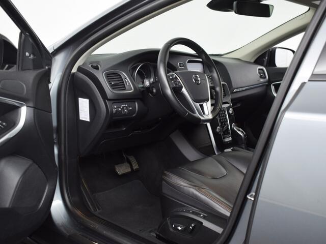 Volvo V40 CROSS COUNTRY 1.5 T3 Summum | Leder o Camera o Keyless o Goed onderhouden
