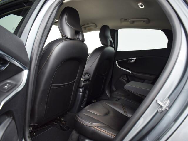 Volvo V40 CROSS COUNTRY 1.5 T3 Summum | Leder o Camera o Keyless o Goed onderhouden