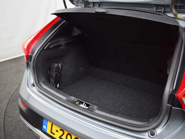 Volvo V40 CROSS COUNTRY 1.5 T3 Summum | Leder o Camera o Keyless o Goed onderhouden
