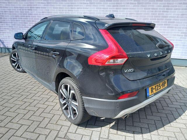 Volvo V40 CROSS COUNTRY 1.5 T3 Summum | Harman Kardon | Stoelverw. | Navigatie | Parkeersensoren V+A | Achteruitrijcamera